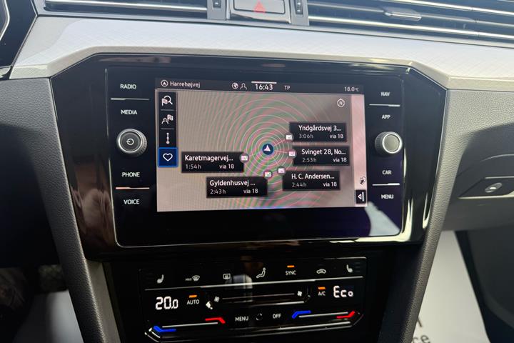 Sort VW Passat fra 2022