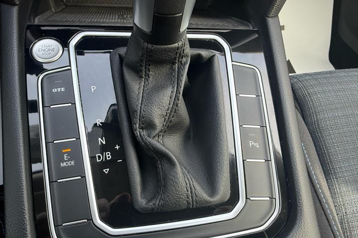 Sort VW Passat fra 2022
