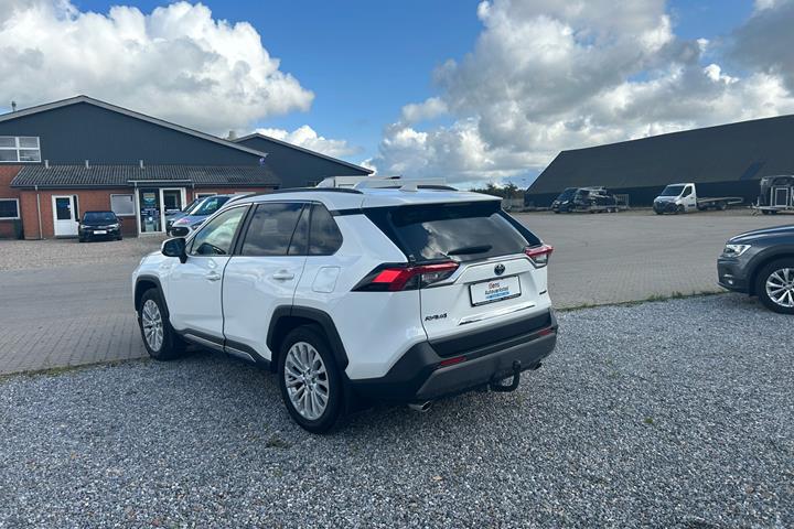 Hvid Toyota RAV4 fra 2019