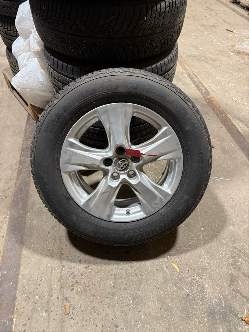 Hvid Toyota RAV4 fra 2019