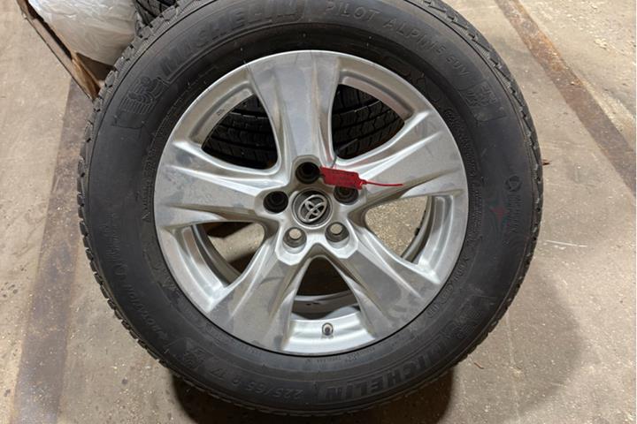 Hvid Toyota RAV4 fra 2019