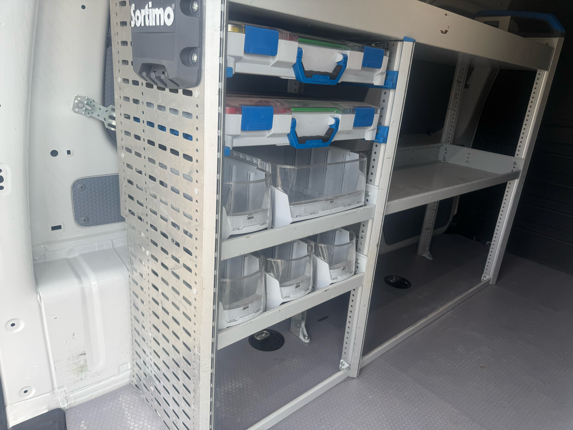 Hvid VW Caddy Maxi fra 2018