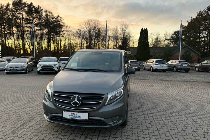 Grå Mercedes Vito fra 2021