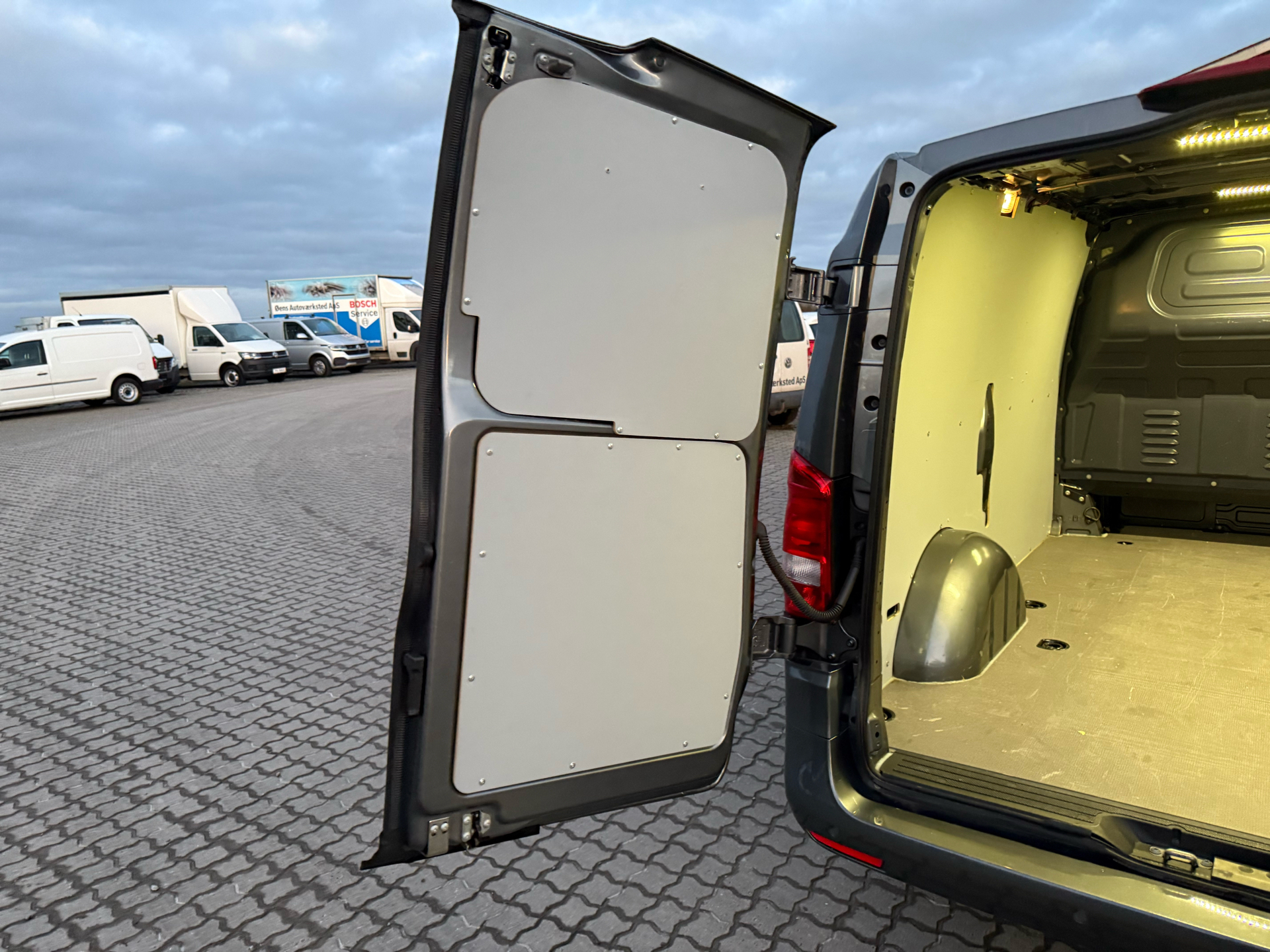 Grå Mercedes Vito fra 2021