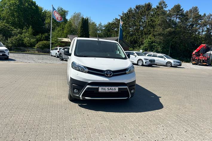 Hvid Toyota ProAce fra 2021