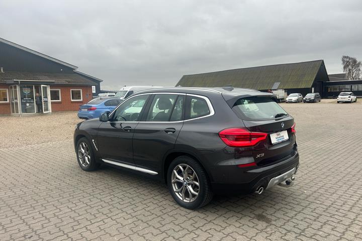 Grå BMW X3 fra 2021