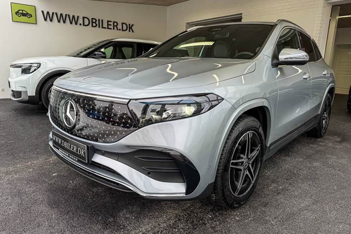 Sølv Mercedes EQA 250+ fra 2024 set udefra