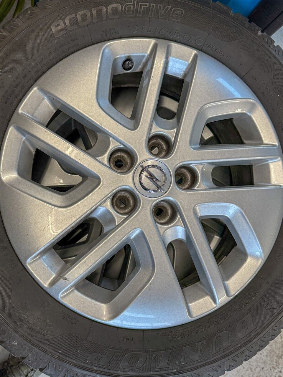 Sort Opel Vivaro fra 2017