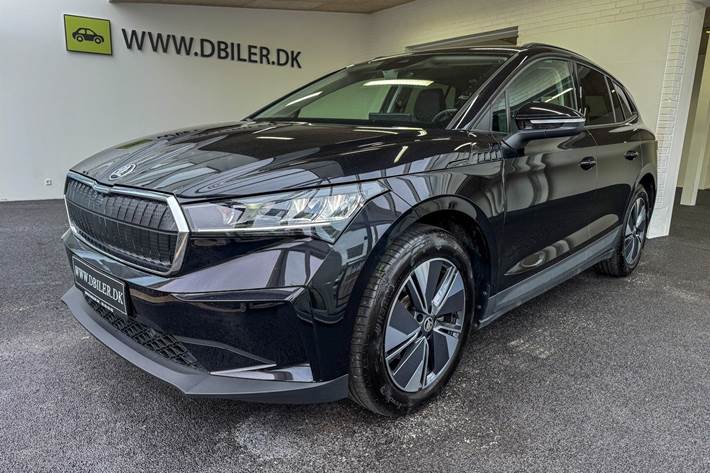 Sort Skoda Enyaq fra 2023 set udefra