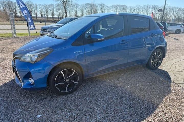 Blå Toyota Yaris fra 2015