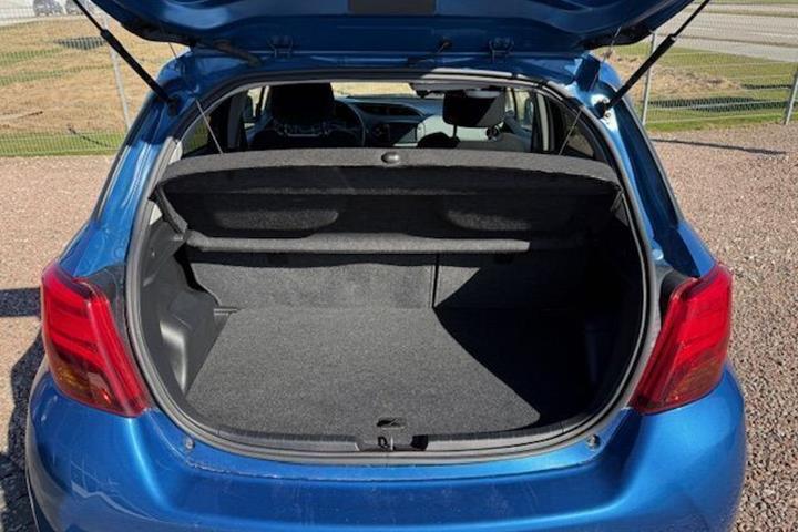 Blå Toyota Yaris fra 2015