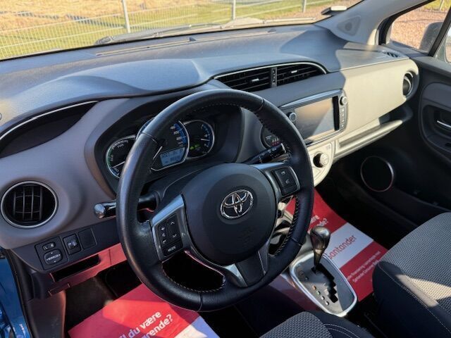 Blå Toyota Yaris fra 2015