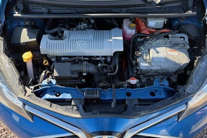 Blå Toyota Yaris fra 2015