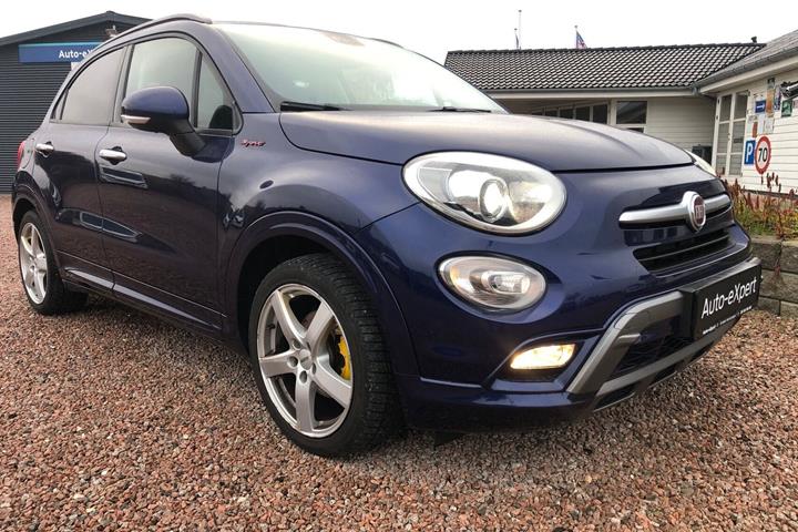 Blå Fiat 500X fra 2016 set udefra