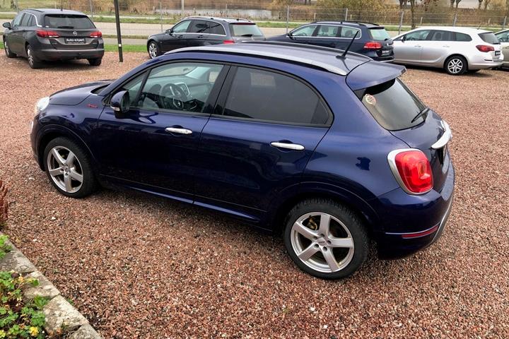Blå Fiat 500X fra 2016