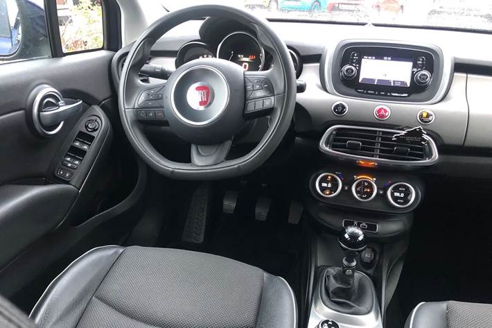 Blå Fiat 500X fra 2016
