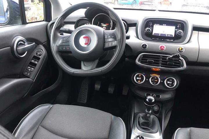 Blå Fiat 500X fra 2016