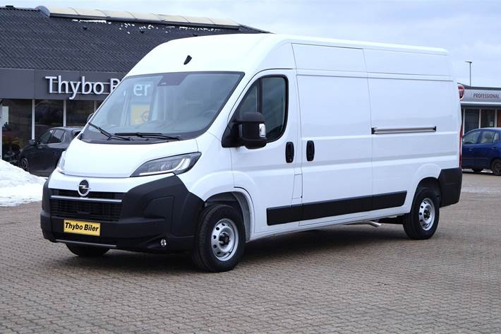 Hvid Opel Movano fra 2025