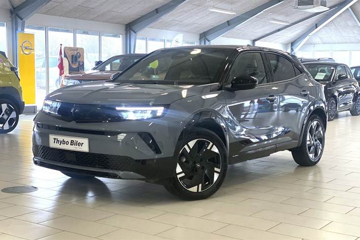 Grå Opel Mokka-e fra 2024