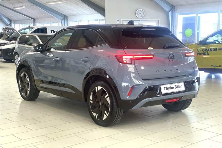 Grå Opel Mokka-e fra 2024