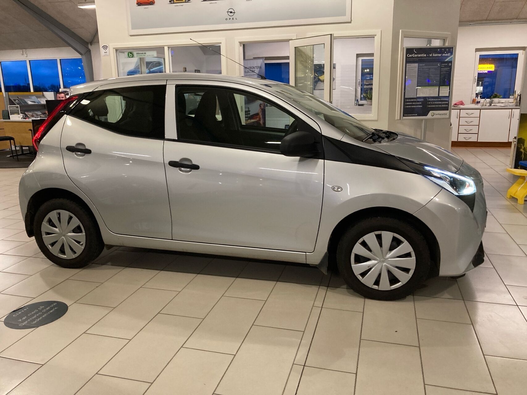 Sølv Toyota Aygo fra 2018