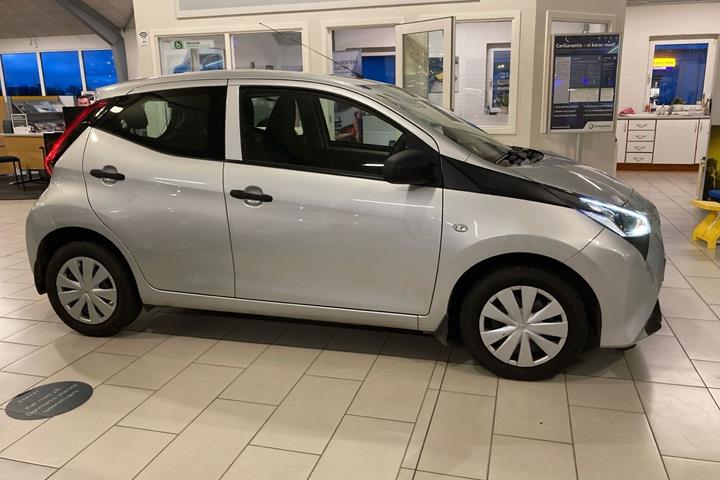 Sølv Toyota Aygo fra 2018