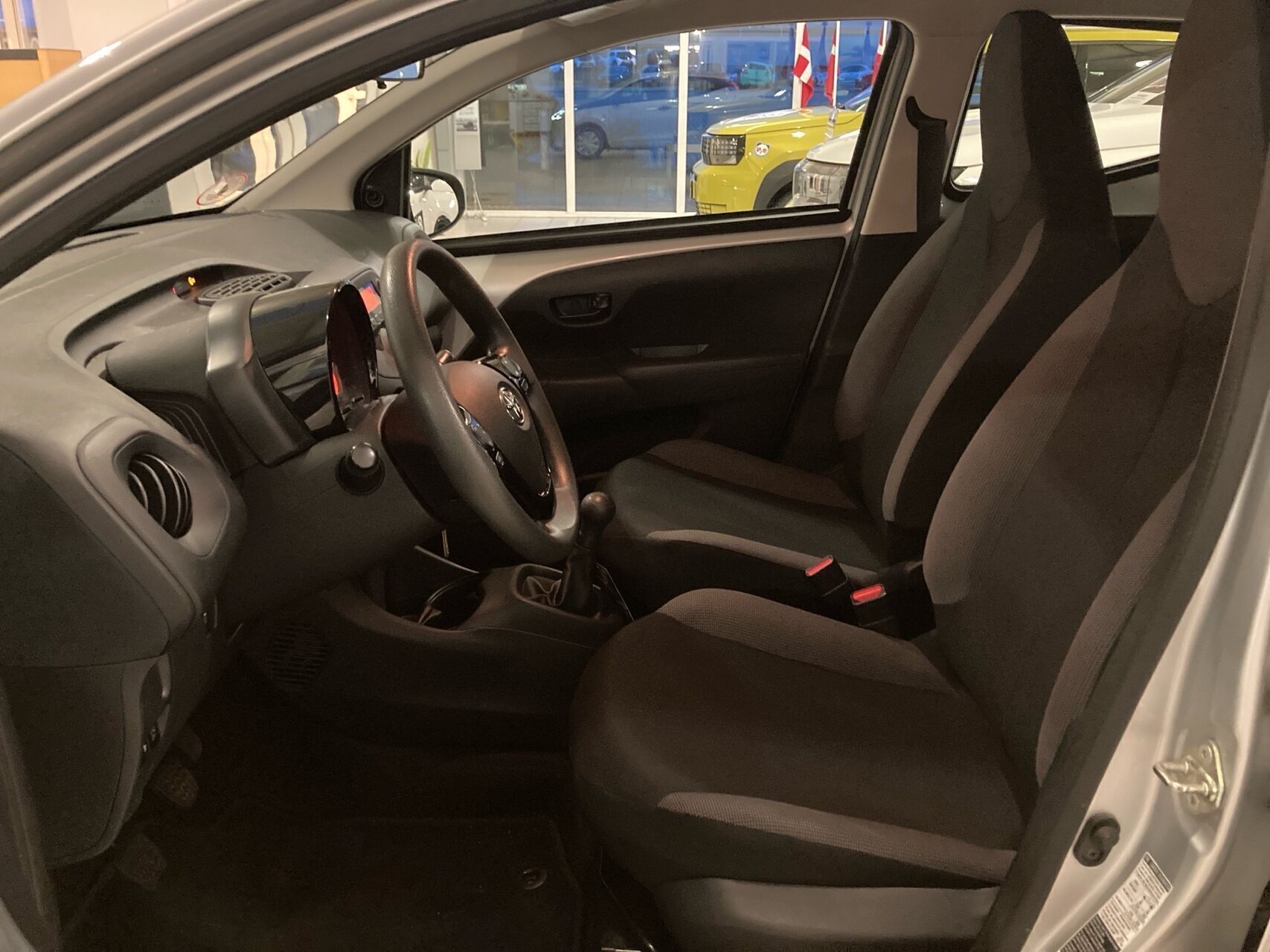 Sølv Toyota Aygo fra 2018