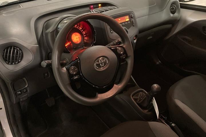 Sølv Toyota Aygo fra 2018