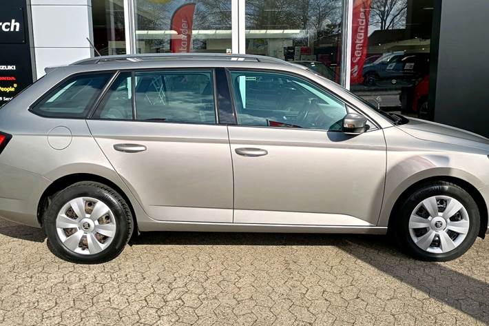 Beige Skoda Fabia fra 2015