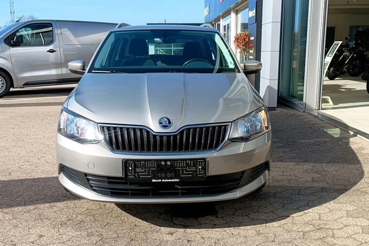 Beige Skoda Fabia fra 2015