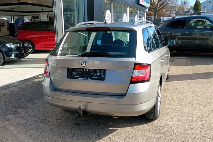 Beige Skoda Fabia fra 2015