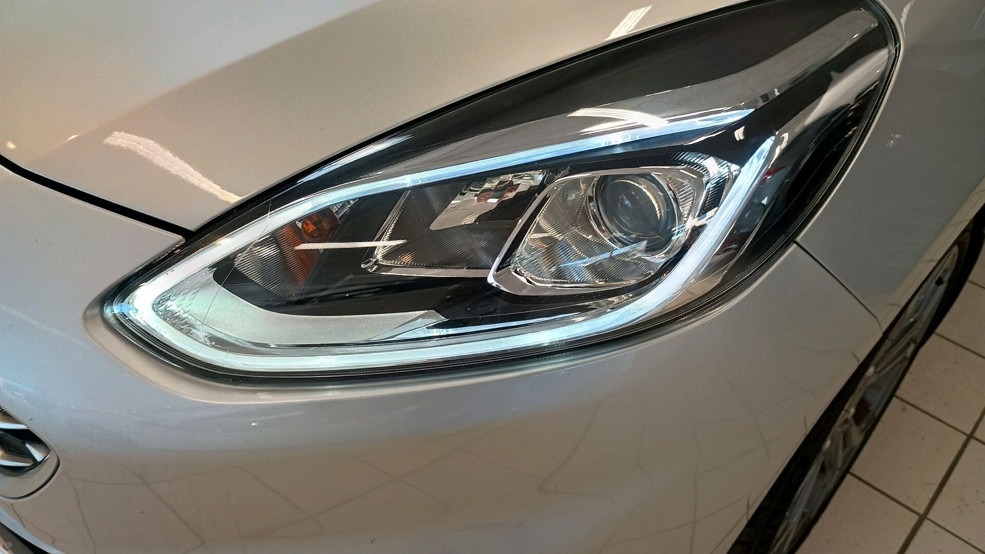 Sølv Ford Fiesta fra 2018