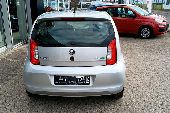 Grå Skoda Citigo fra 2013