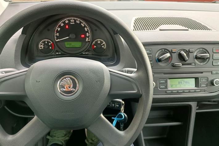 Grå Skoda Citigo fra 2013