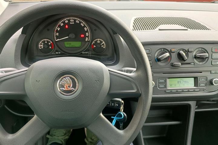 Grå Skoda Citigo fra 2013