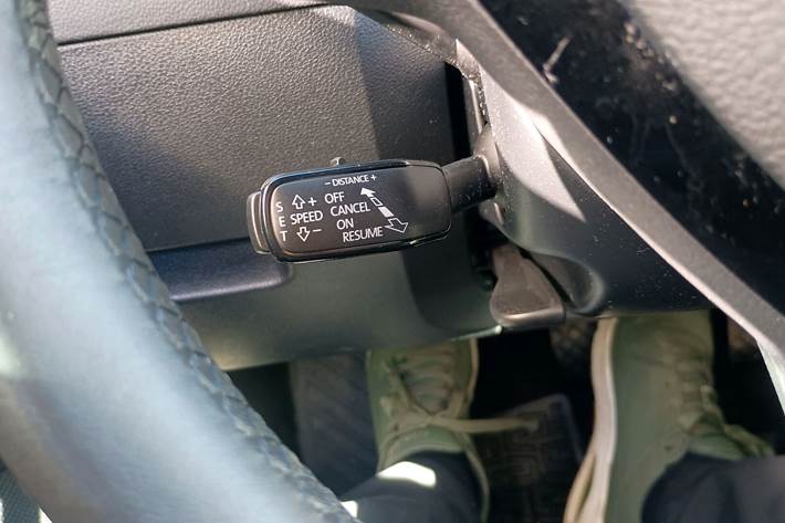 Grå Skoda Octavia fra 2020