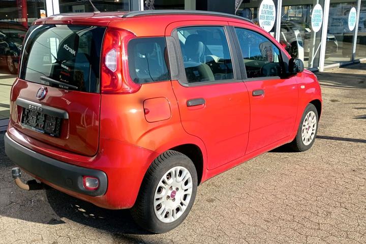 Orange Fiat Panda fra 2013
