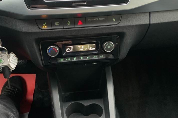 Grå Skoda Fabia fra 2018