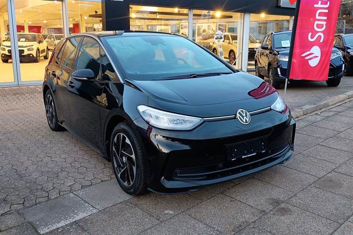 Sort VW ID.3 fra 2023 set udefra