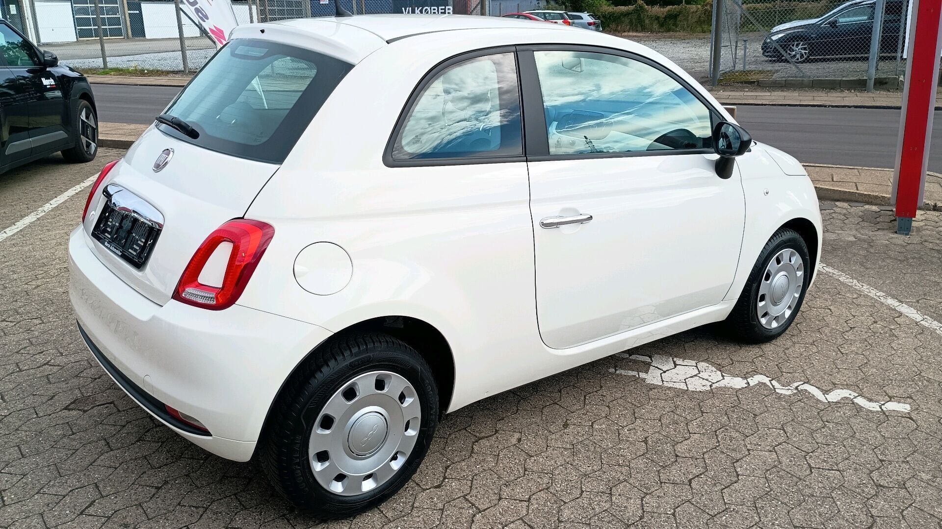 Beige Fiat 500 fra 2018