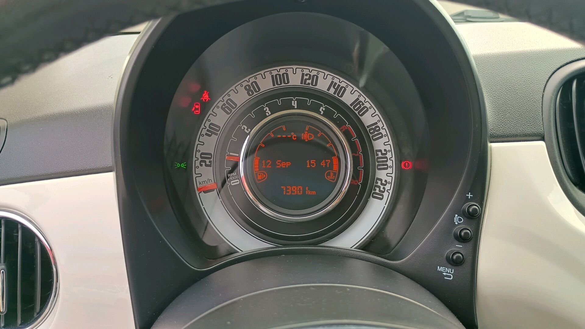 Beige Fiat 500 fra 2018