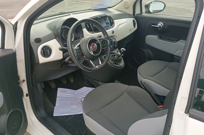 Beige Fiat 500 fra 2018