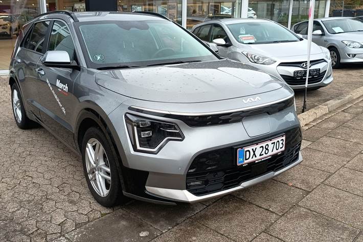 Grå Kia Niro EV fra 2023 set udefra