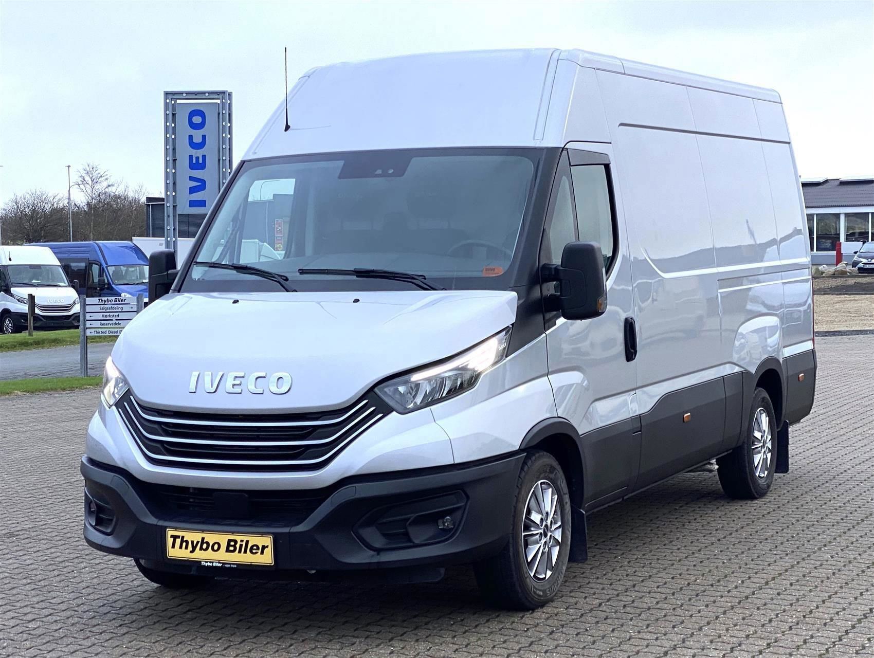 Grå Iveco Daily fra 2025