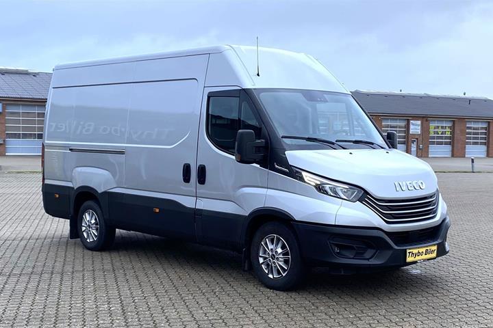 Grå Iveco Daily fra 2025