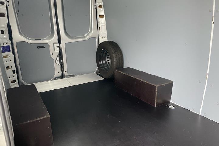 Grå Iveco Daily fra 2025