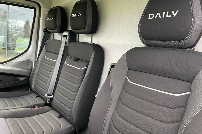 Grå Iveco Daily fra 2025