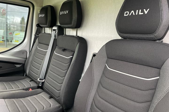 Grå Iveco Daily fra 2025