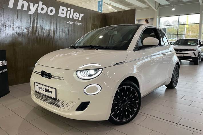 Hvid Fiat 500e fra 2023