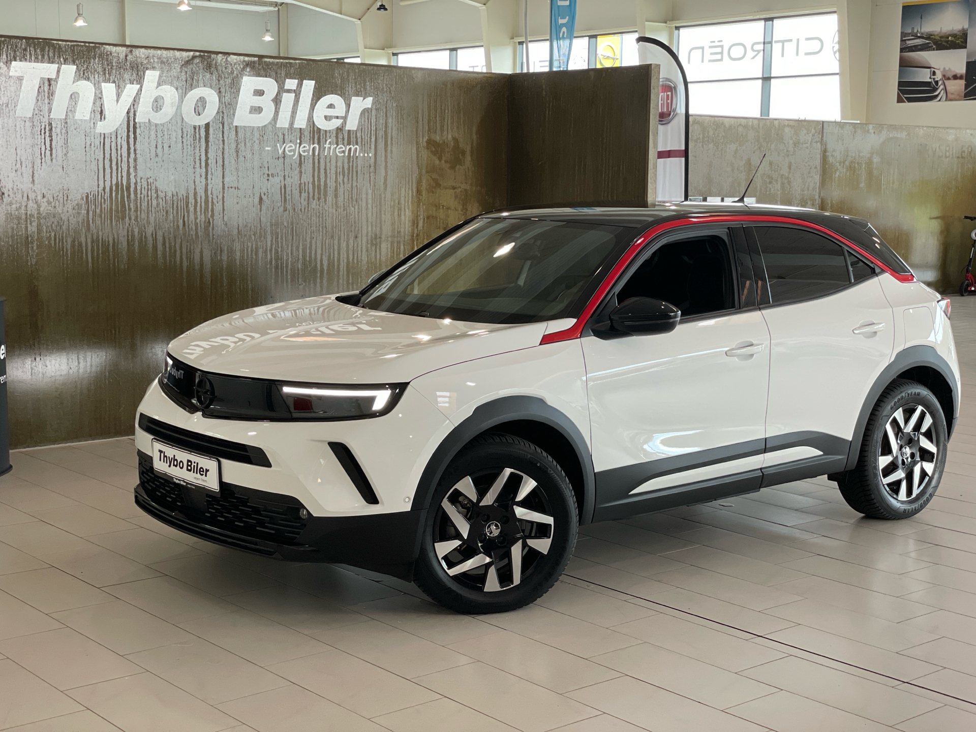 Hvid Opel Mokka-e fra 2023